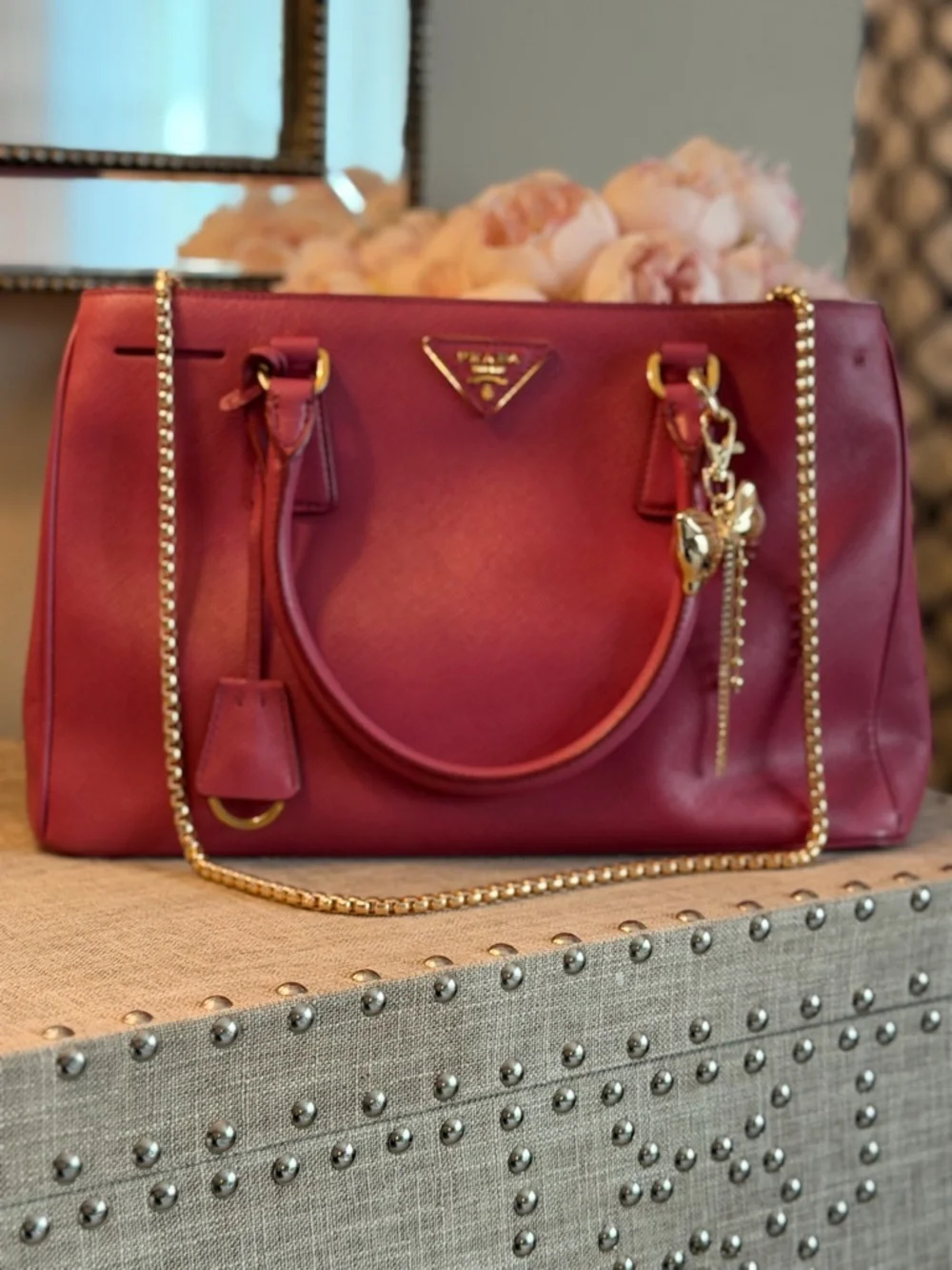 EUC Prada Pink Saffiano Leather Gold 50 in Crossbody Handbag Bow Charm dust bag - Picture 3 of 17